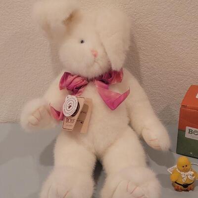 Lot 107: Boyd's Bears Lily Rabbit and Lily's Chick (Numbered) Trinket Box
