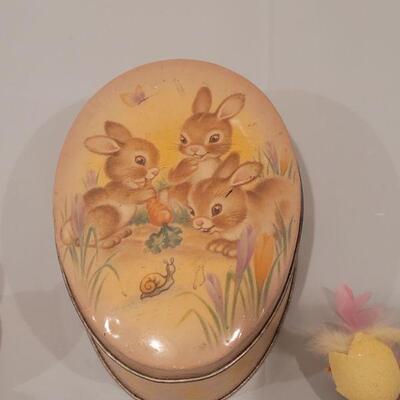 Lot 110: Vintage Easter Decorations 