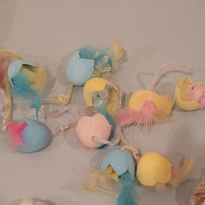 Lot 110: Vintage Easter Decorations 