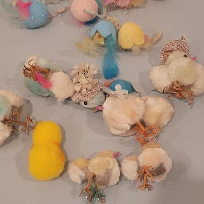 Lot 110: Vintage Easter Decorations 