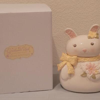 Lot 118: New Bunny Cookie Jar