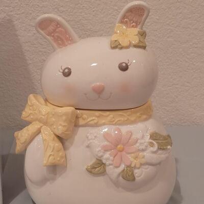 Lot 118: New Bunny Cookie Jar