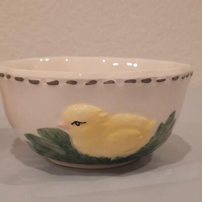Lot 119: New Chick and Bunny Bowls and Salt & Pepper Shakers 