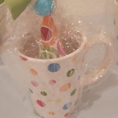 Lot 125: (4) New Birthday Mugs and Party Hats