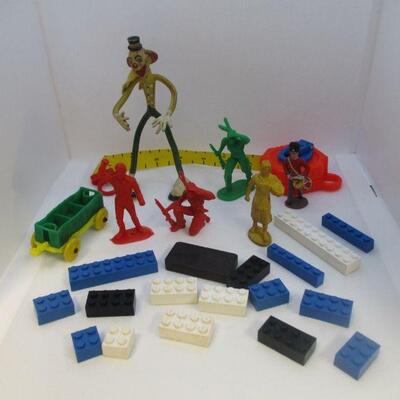 Lot 23 - Collection of Toys GOOGLE ALERT