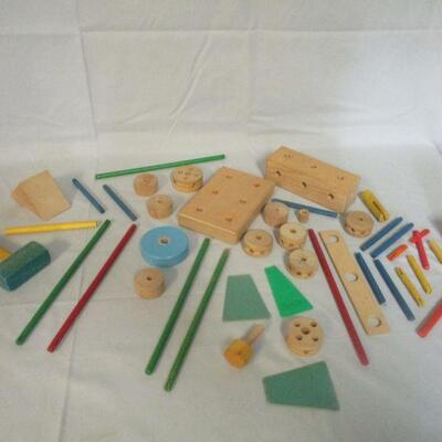 Lot 14 - Vintage Tinker Toys and Matador Korbuly Pieces