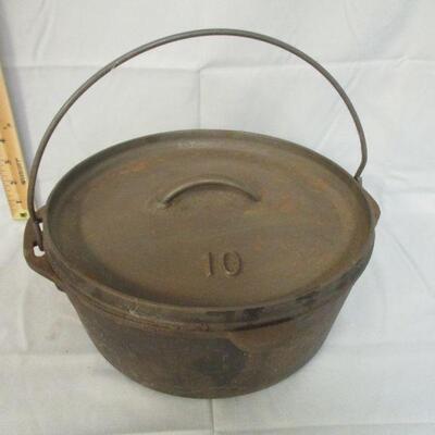 Lot 26 - Cast Iron Dutch Oven LOCAL PICK UP ONLY