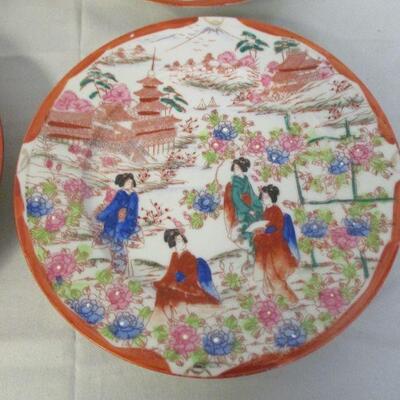 Lot 35 - (4) Asian Themed Plates