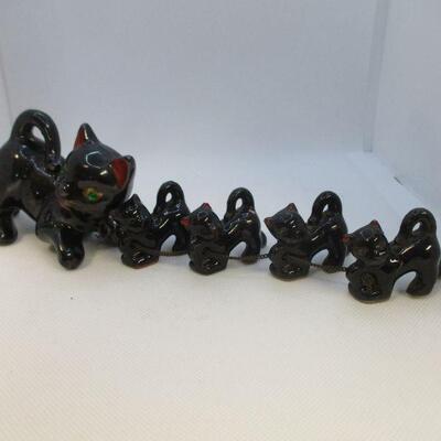 Lot 50 - Mama Cat and 4 Kittens