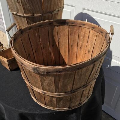 Bushel basket lot with large 20 inch high