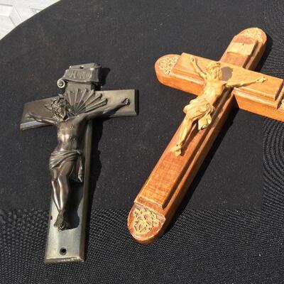 Four piece vintage crucifix lot with last rites box 4â€ to 16â€ inches