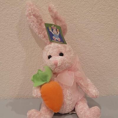 Lot 138: New Carrot Basket and Bunny Plushie