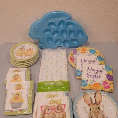 Lot 150: New Tablecloth, Plates, Napkins and Plastic Egg Plate