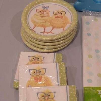 Lot 150: New Tablecloth, Plates, Napkins and Plastic Egg Plate
