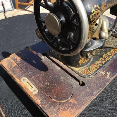 Covered antique table top sewing machine for parts or restoration 20 x 10 x 12â€œ
