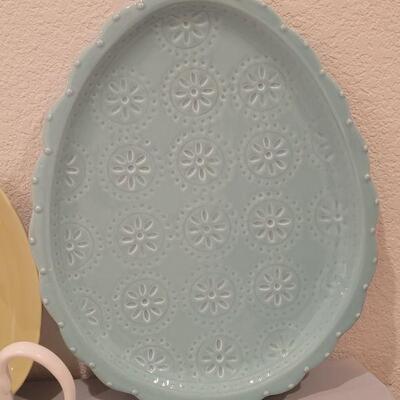 Lot 154: New Hallmark Egg Shaped Platters and Coffee Mug