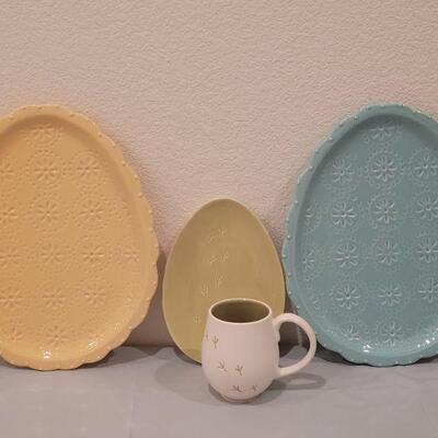 Lot 154: New Hallmark Egg Shaped Platters and Coffee Mug