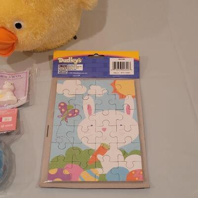 Lot 168: New Duckling Easter Basket with Bubbles, Silly Putty, (2) Grow a Bunnies, Wind up Toy, Puzzle, Goldfish Snack Holder and a...
