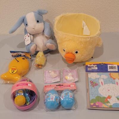 Lot 168: New Duckling Easter Basket with Bubbles, Silly Putty, (2) Grow a Bunnies, Wind up Toy, Puzzle, Goldfish Snack Holder and a...