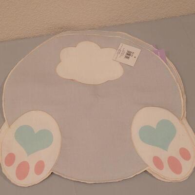 Lot 172: New Bunny Bottom Placemats, Disposable Plates and Napkins