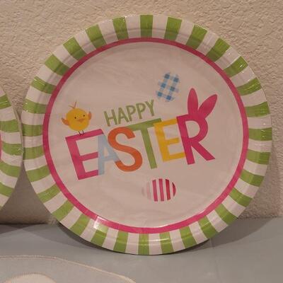 Lot 172: New Bunny Bottom Placemats, Disposable Plates and Napkins