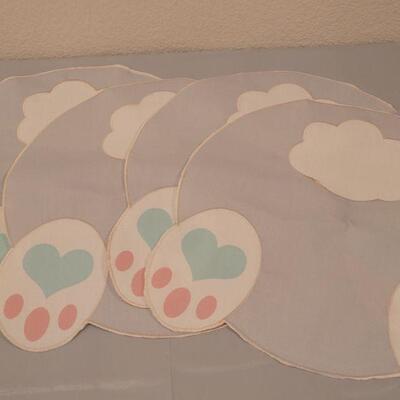 Lot 172: New Bunny Bottom Placemats, Disposable Plates and Napkins