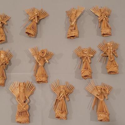 Lot 176: Vintage Handmade Straw Angels