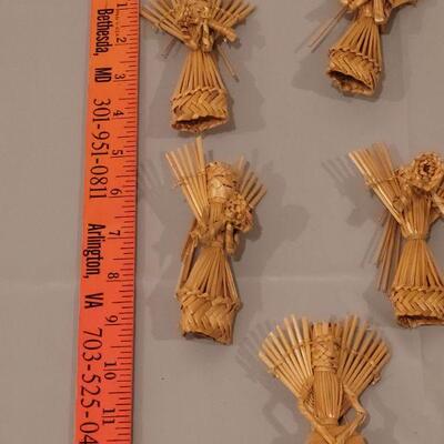 Lot 176: Vintage Handmade Straw Angels