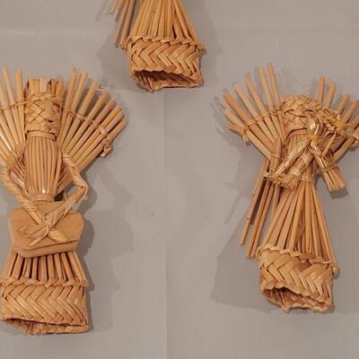 Lot 176: Vintage Handmade Straw Angels