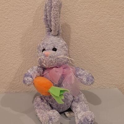 Lot 177: New Carrot Basket and Bunny Plushie
