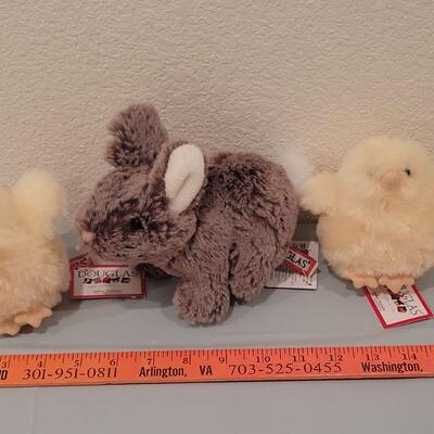 Lot 185: New Douglas Small (2) Chicks and a Bunny