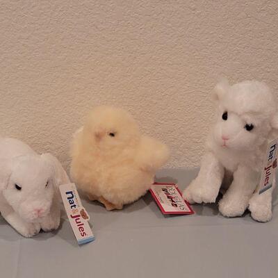 Lot 186: New Nate & Jules Lamb & Bunny and a Douglas Chick (small Plushies)
