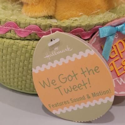 Lot 189: Hallmark Animated Singing Chicks and Dancing Hamster Bunny