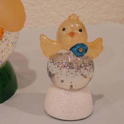 Lot 190: New Easter Snow Globes (2) Large,  (3) Small