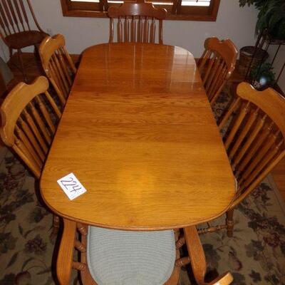 LOT 224 RICHARDSON BROTHERS WOODEN DINING TABLE & 8 CHAIRS | EstateSales.org