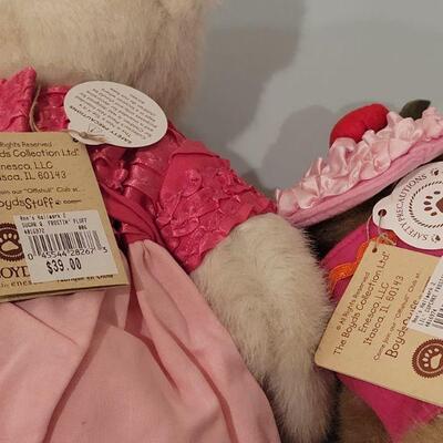 Lot 198: New Boyd's Bears Cupcake Bears
