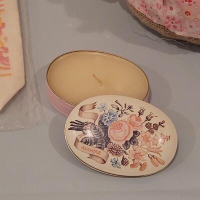 Lot 199: New Burlap Bunny Deco, Floral Bag and Jasmine Candle