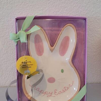 Lot 206: New Cookie Plates and Cookie Cutters