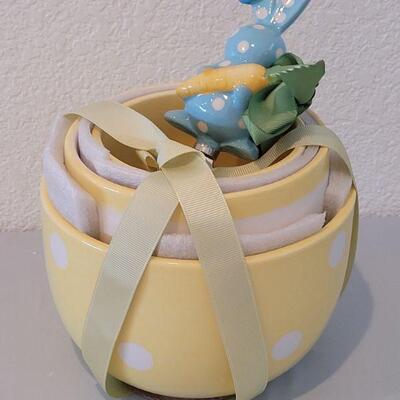 Lot 208: New Nesting Bowls and Bunny Spreader