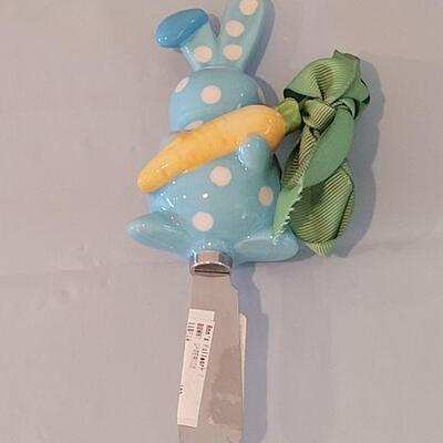 Lot 208: New Nesting Bowls and Bunny Spreader