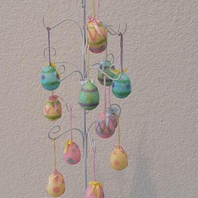 Lot 209: New Easter Tree