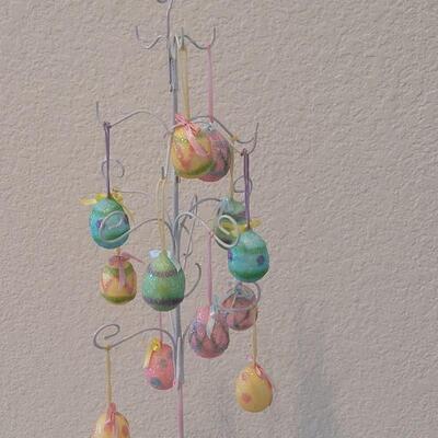 Lot 209: New Easter Tree