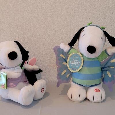 Lot 210: New Animated Snoopy the Magnificent and Flutterfly Snoopy 