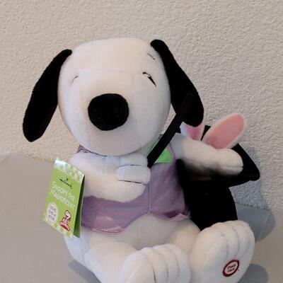 Lot 210: New Animated Snoopy the Magnificent and Flutterfly Snoopy 