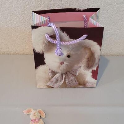 Lot 212: New Boyd's Bears Bunny in a Bag and Eggbert McNibble Box