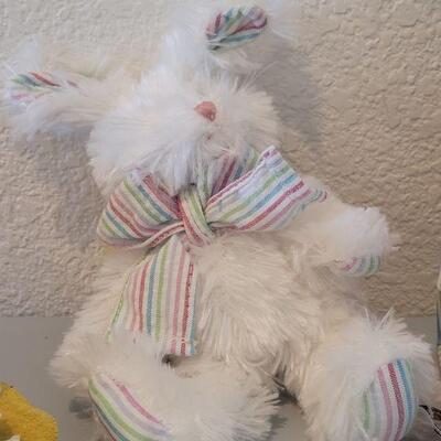 Lot 212: New Boyd's Bears Bunny in a Bag and Eggbert McNibble Box