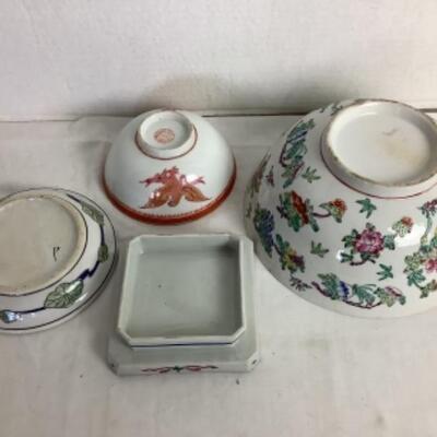2114 Four Oriental Decorative Items