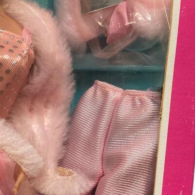 NEW IN BOX Mattel 1981 Pink & Pretty Barbie Doll NEVER REMOVED FROM BOX YD#27-0009