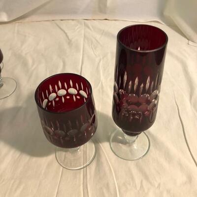 Vintage Red decoratively etches wine and champagne stemware