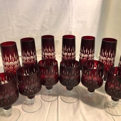 Vintage Red decoratively etches wine and champagne stemware